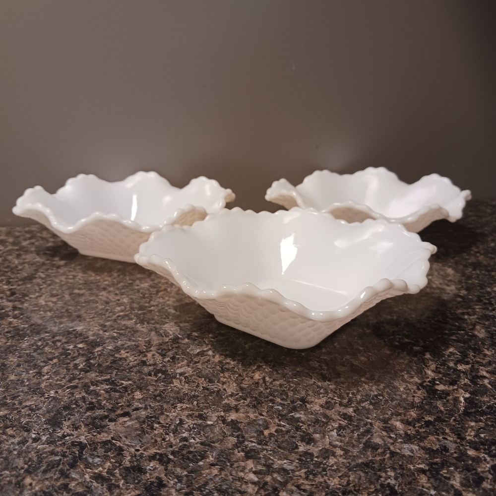 Vintage3pc.Set Of Diamond Pattern Milk Glass Candy Dishes Great For Weddings.GUC